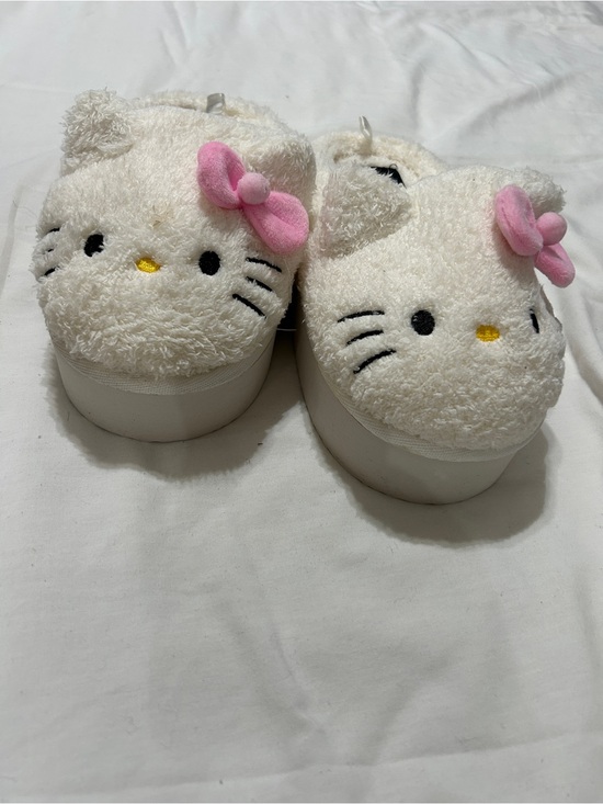 Forever 21 Shoes - Forever 21 Kids Cream Fuzzy Hello Kitty Slip-On Boots